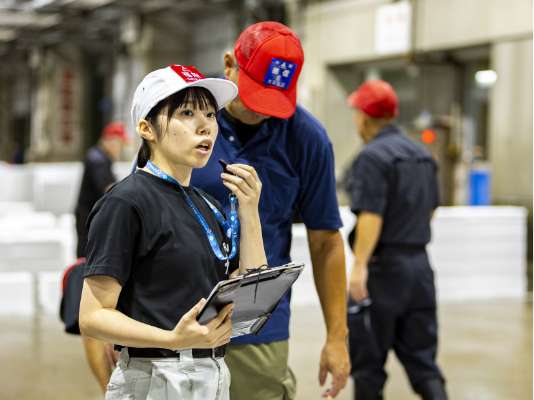 長浜鮮魚市場 女性競り人の心意気